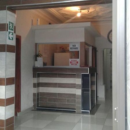 Royal Crown Guesthouse Йоханнесбург Экстерьер фото