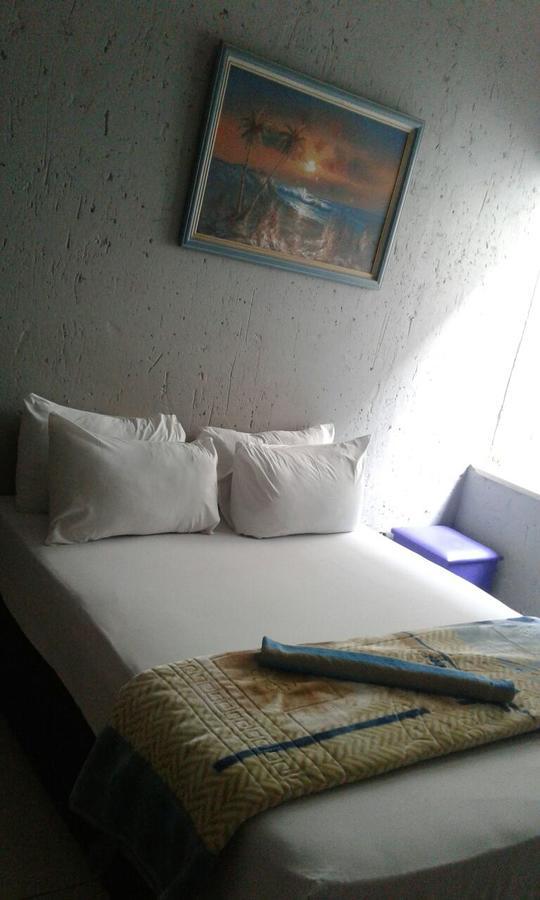 Royal Crown Guesthouse Йоханнесбург Экстерьер фото